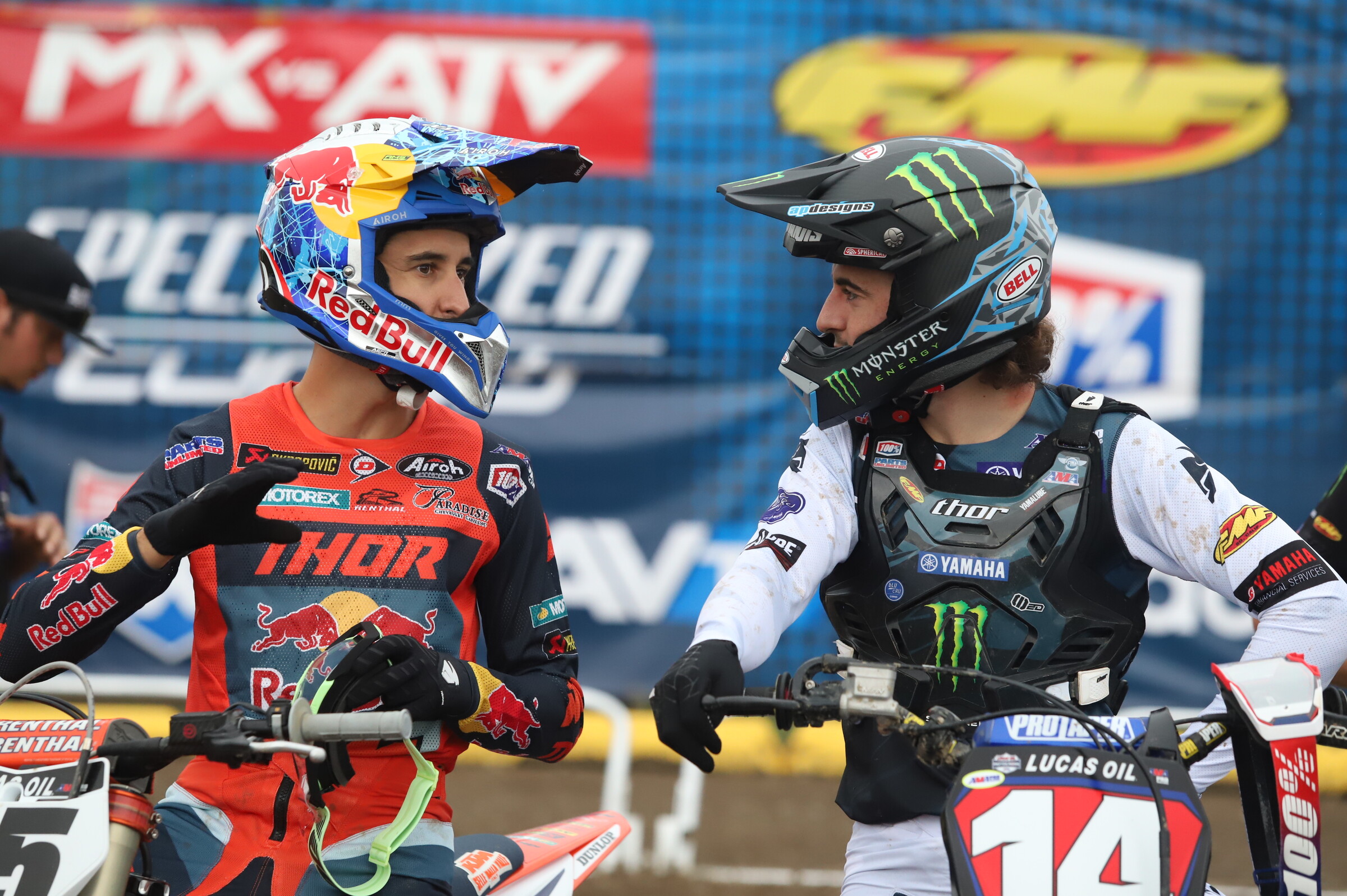 Marvin Musquin and Dylan Ferrandis chat before the starting practice.