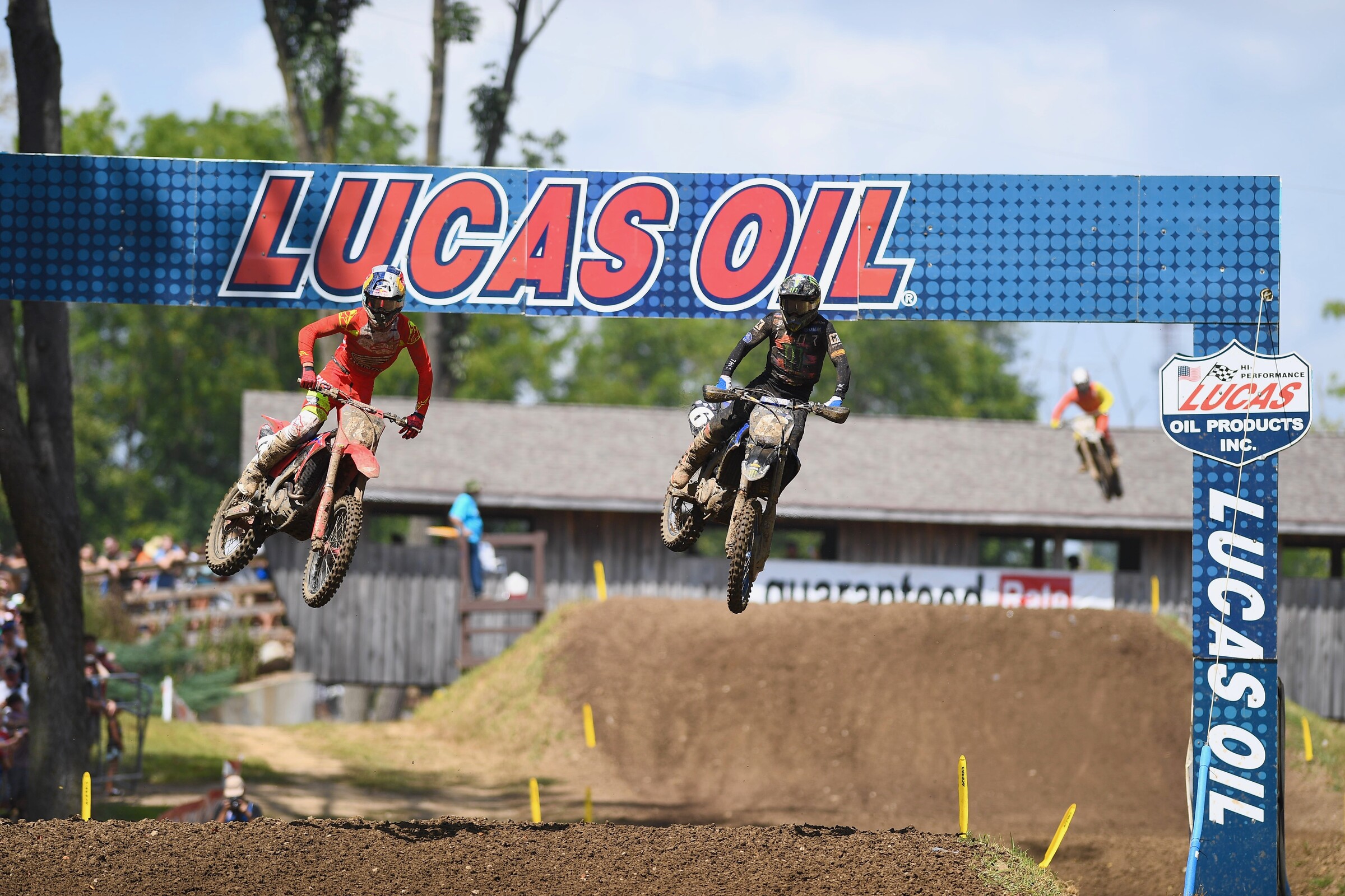 Jeremy Martin hounding Jett Lawrence for the race lead.