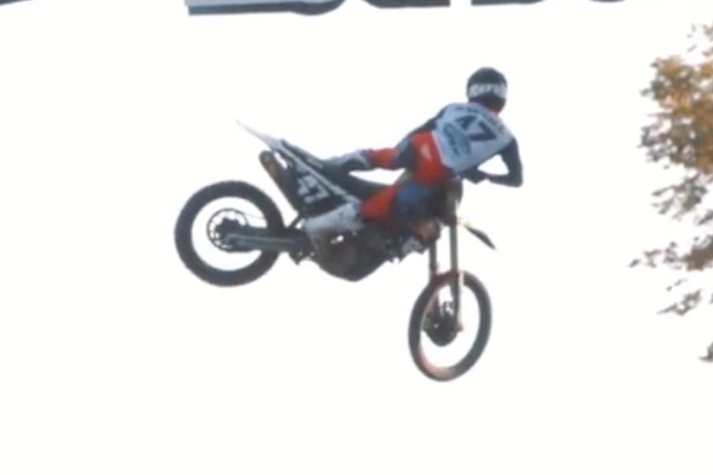 Check out Jalek Swoll’s Wild Crash at the Ironman National