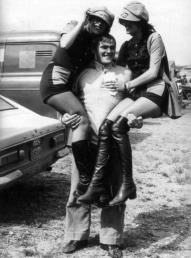 Joel Robert with some trophy girls.