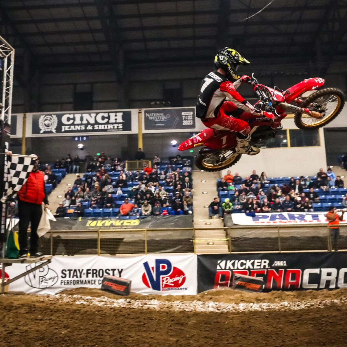 Kyle Peters winning the 450 Pro Main in Round 10.