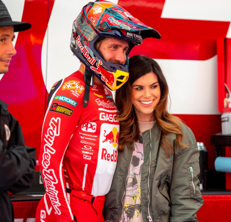 BAMTV costars Justin and Amber on the red carpet.