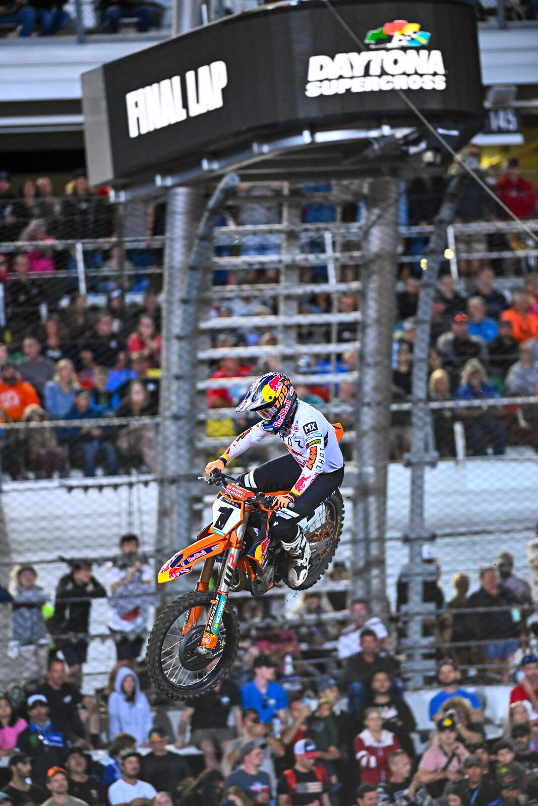 Webb taking the heat race win.