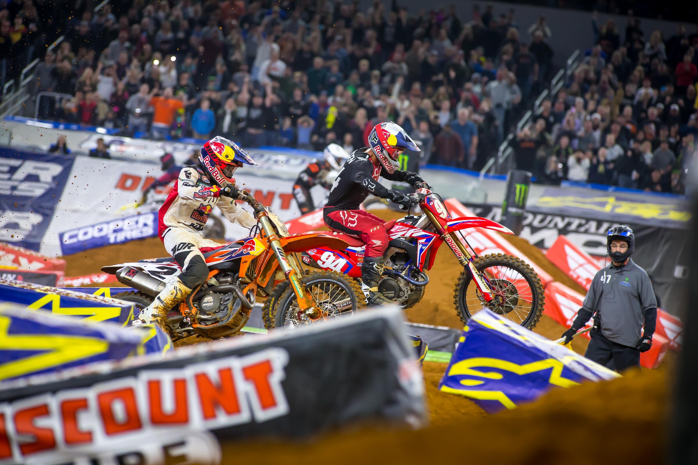 Roczen has the jump but Webb takes the checkered flag first!