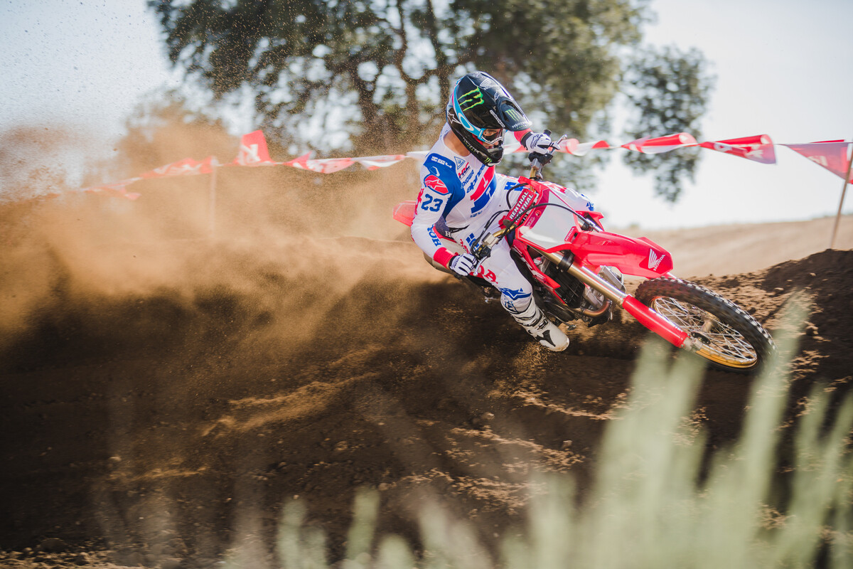 23_Honda_CRF450R_50th_Action_1_(1)