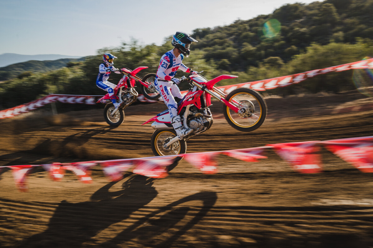 23_Honda_CRF450R_50th_Action_6_(1)