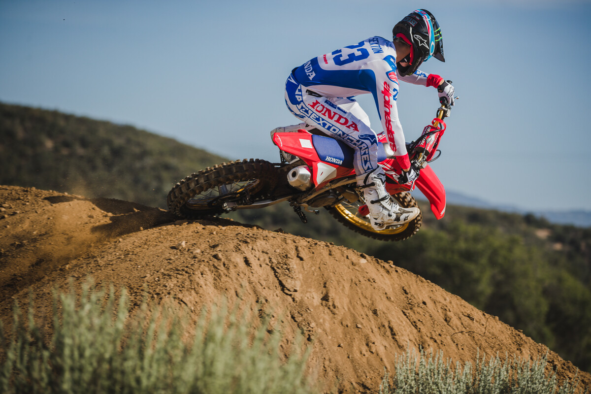 23_Honda_CRF450R_50th_Action_2_(1)