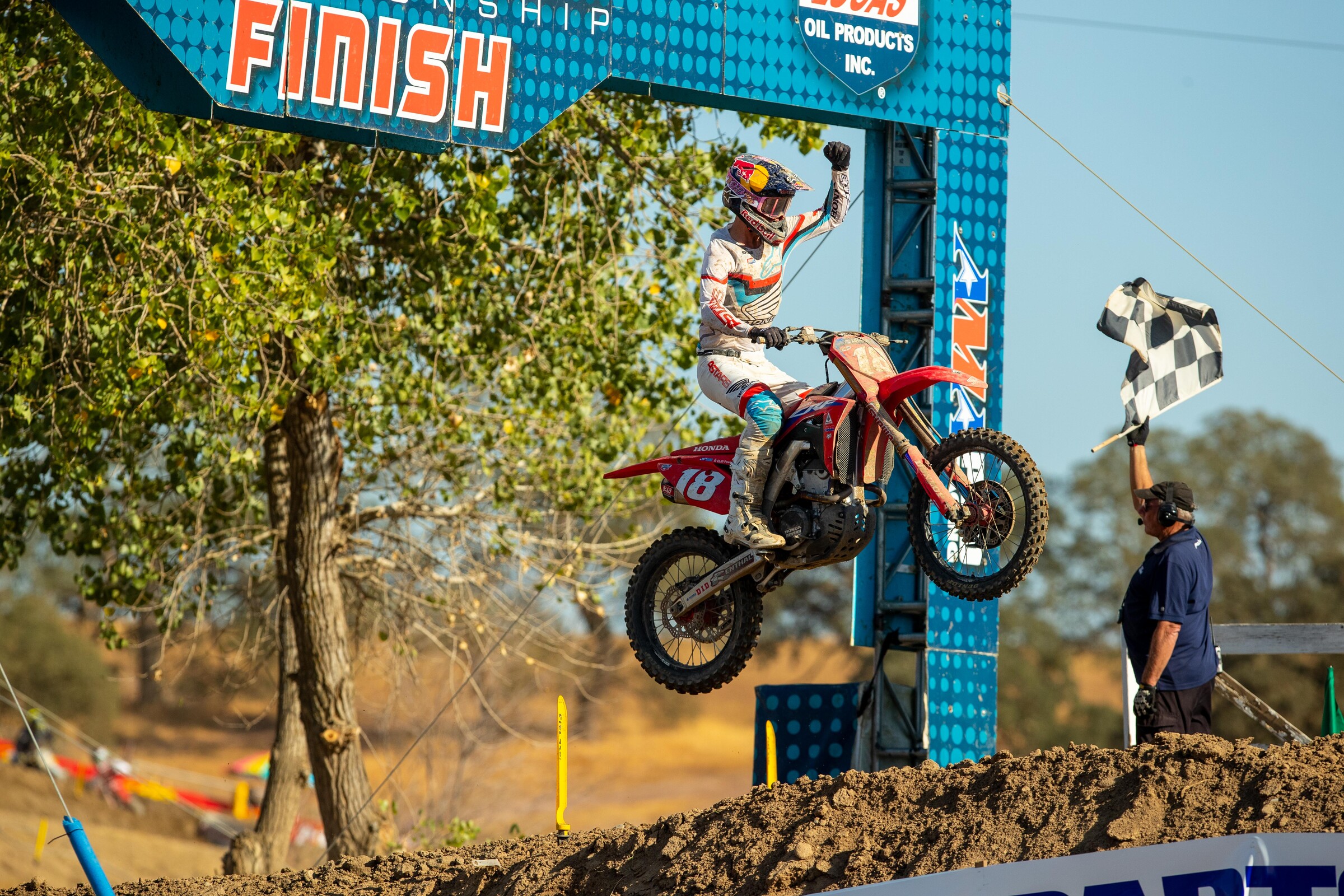 Jett earns the title.