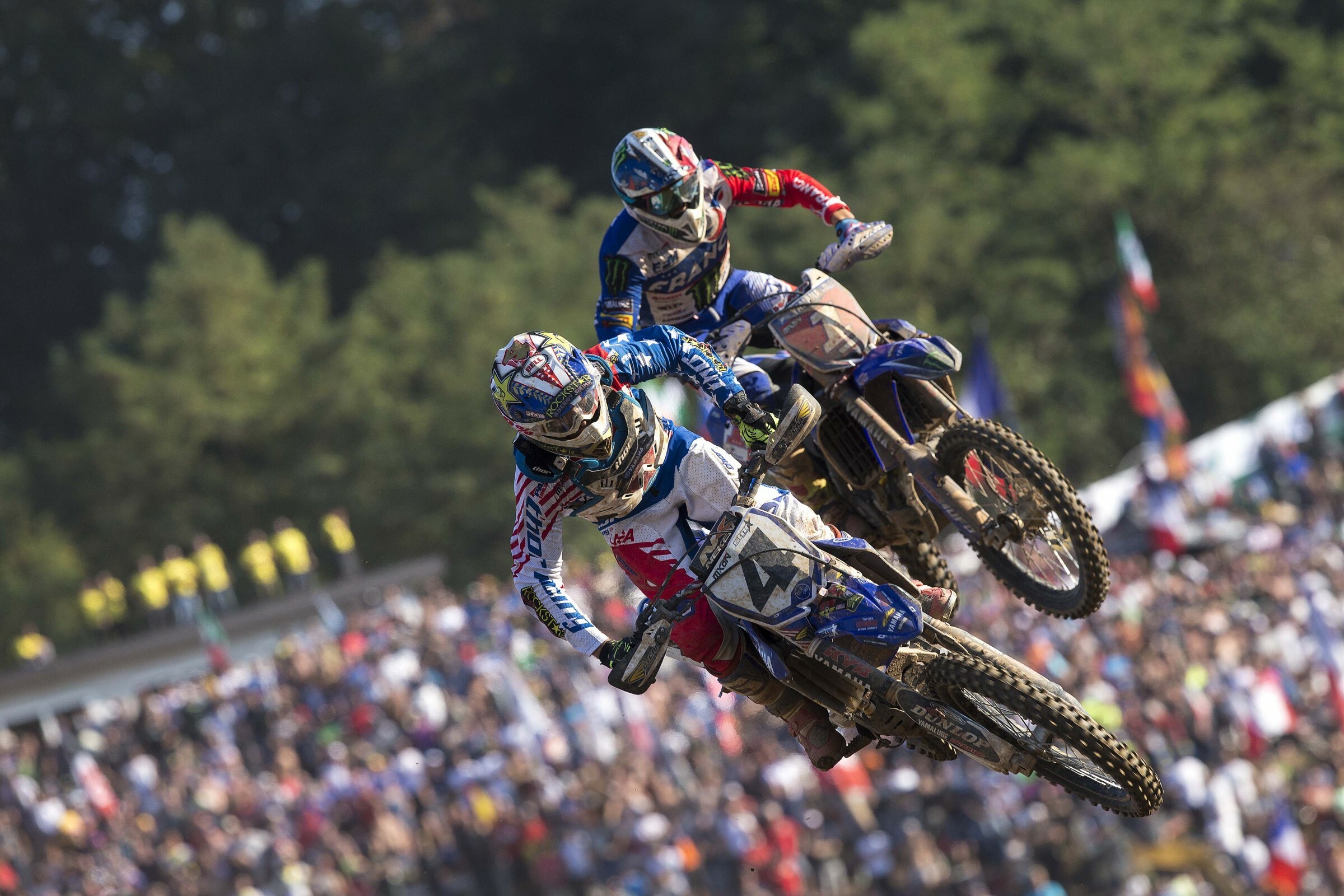Cooper Webb battles Romain Febvre.