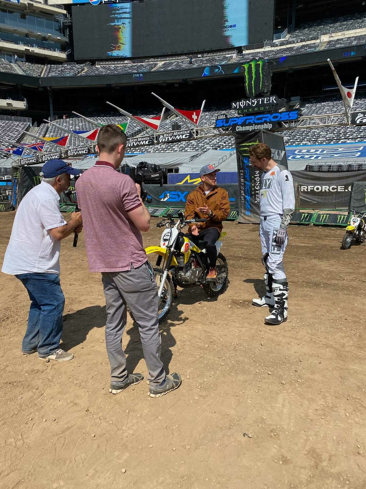 Roczen teaching Fryer
