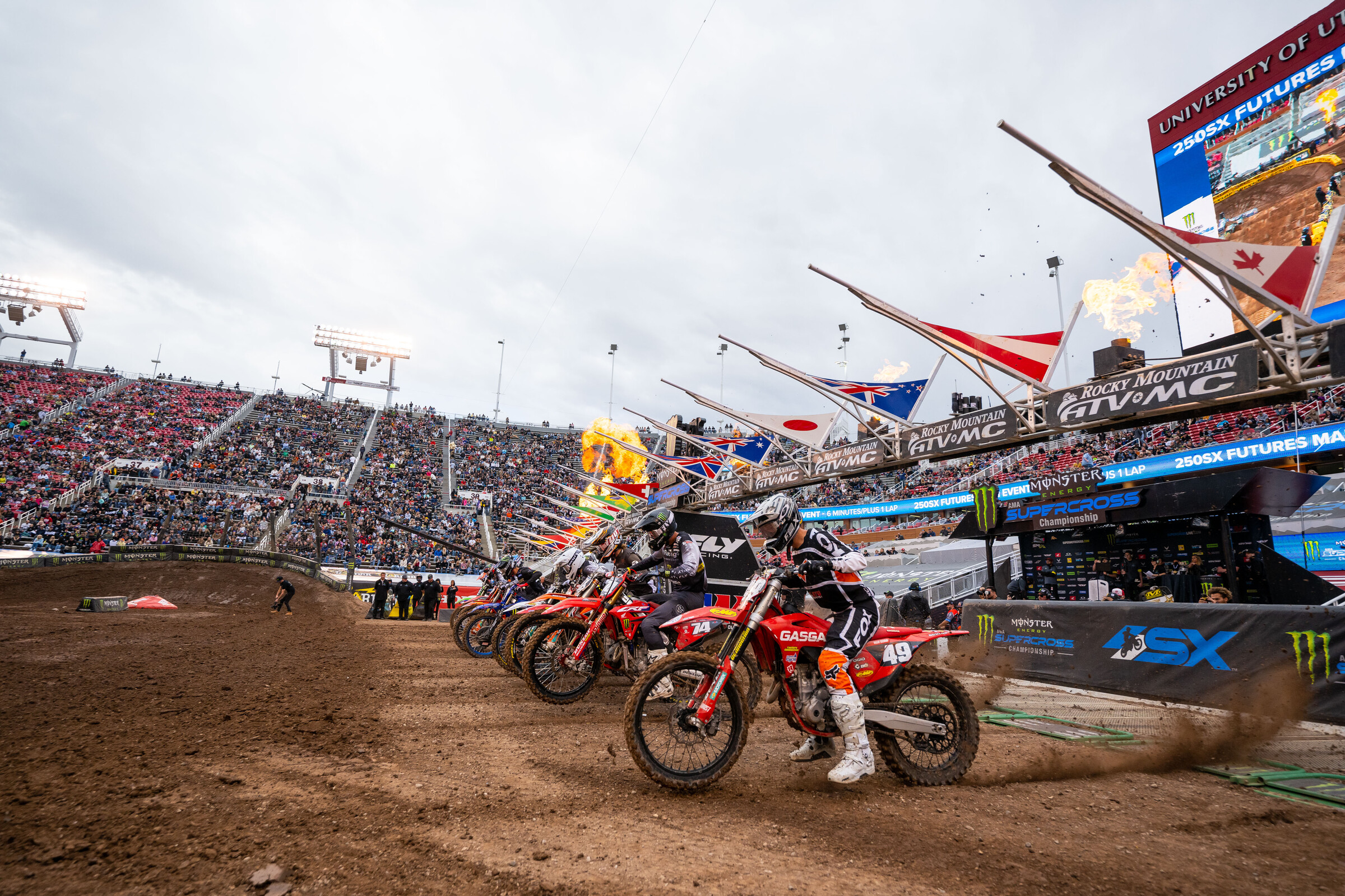 The 250SX Futures main event start.