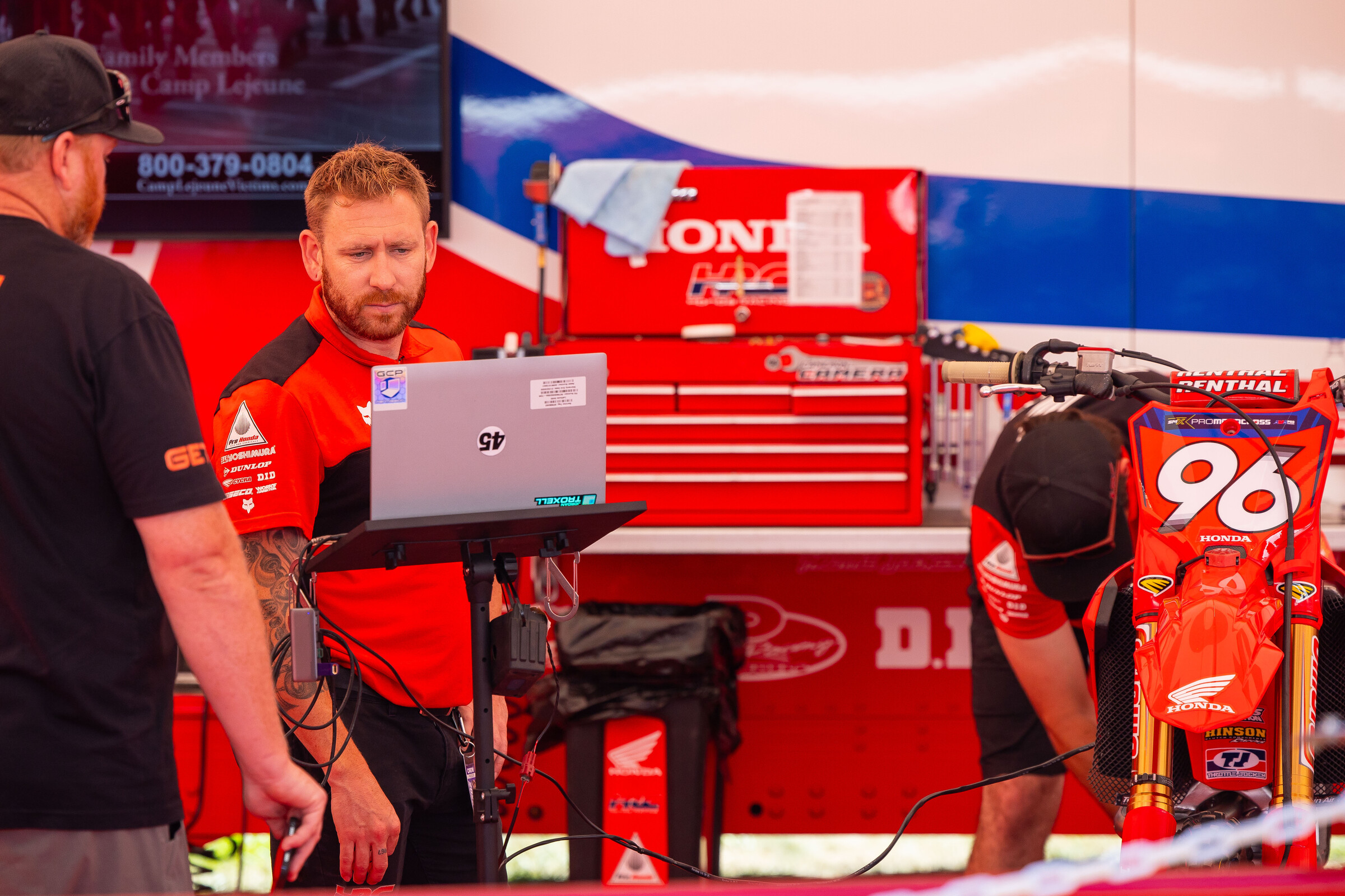 Honda HRC 250 crew chief Jordan Troxell looking at the ECU data on Hunter Lawrence's CRF250R at the Washougal National.