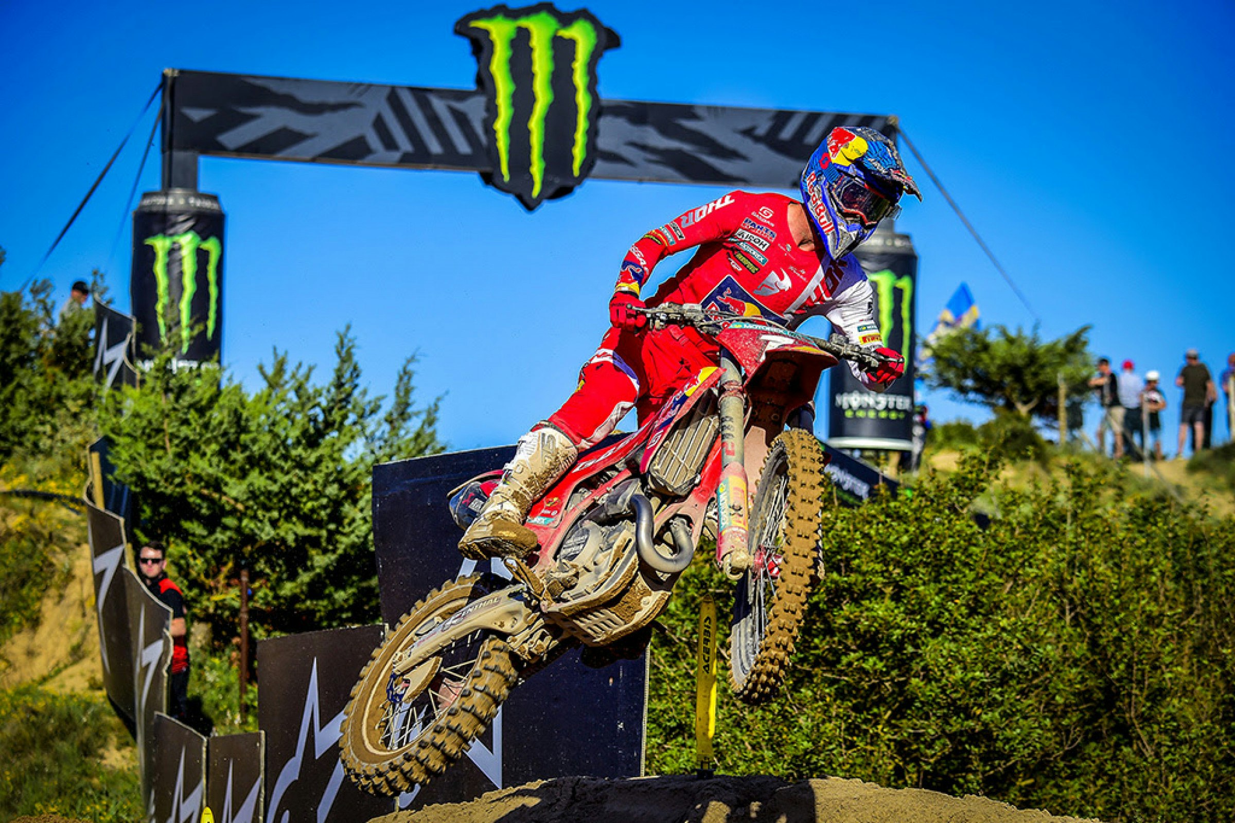 Prado and de Wolf Claim Qualifying Race Wins at MXGP of Sardegna