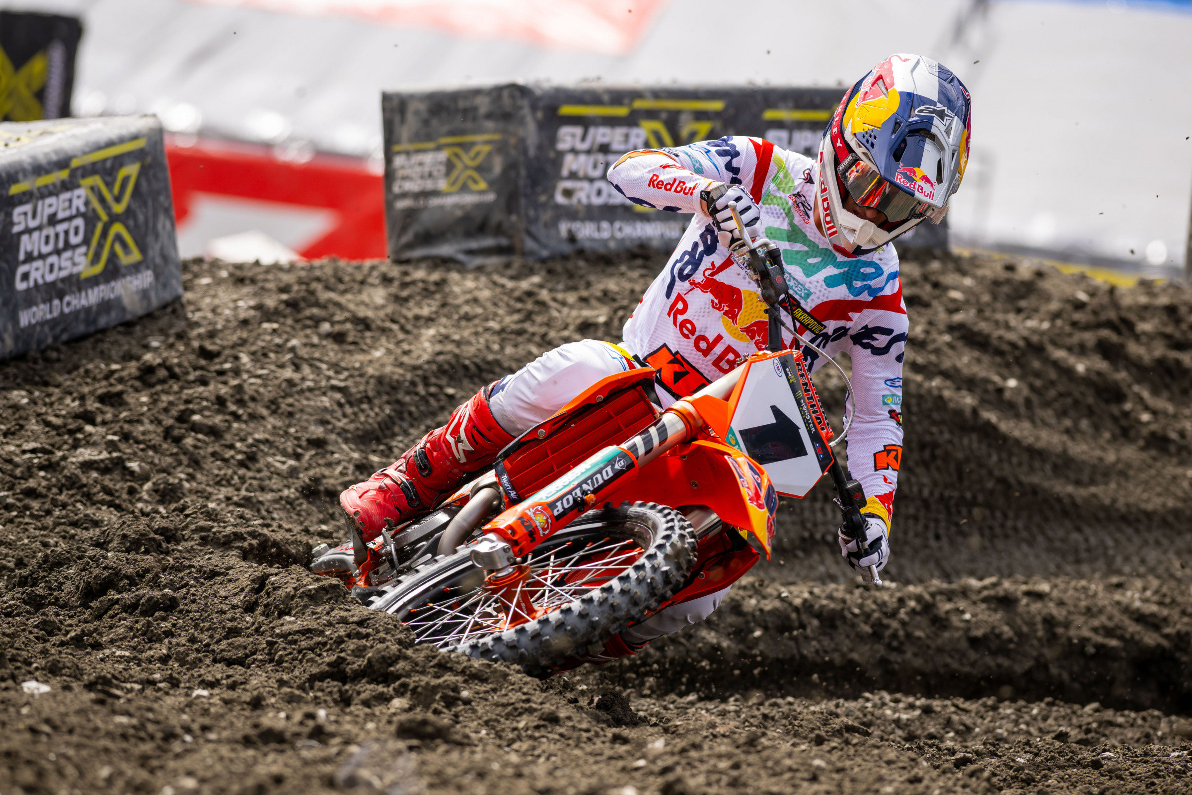 Sexton tried to avenge his close loss to Webb in Seattle but ended up second again. He's just 15 points off the lead with four to go.