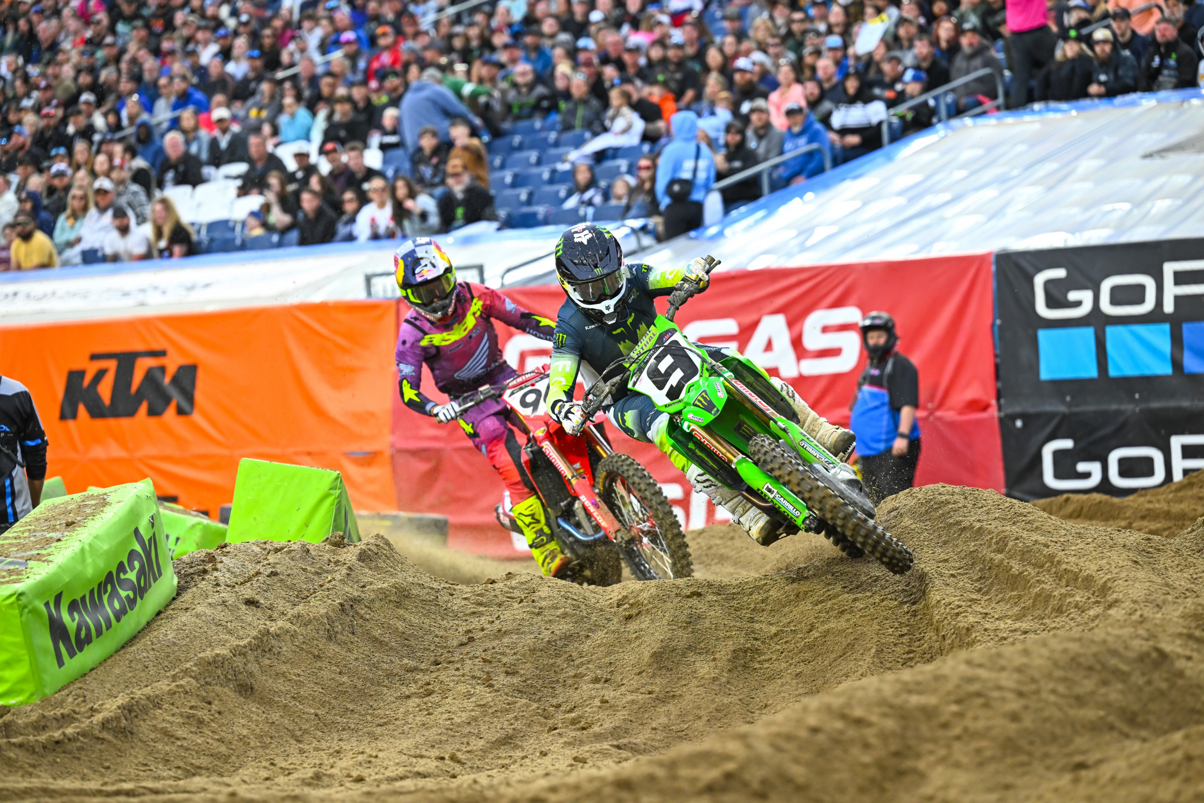 Adam Cianciarulo leading Hunter Lawrence.