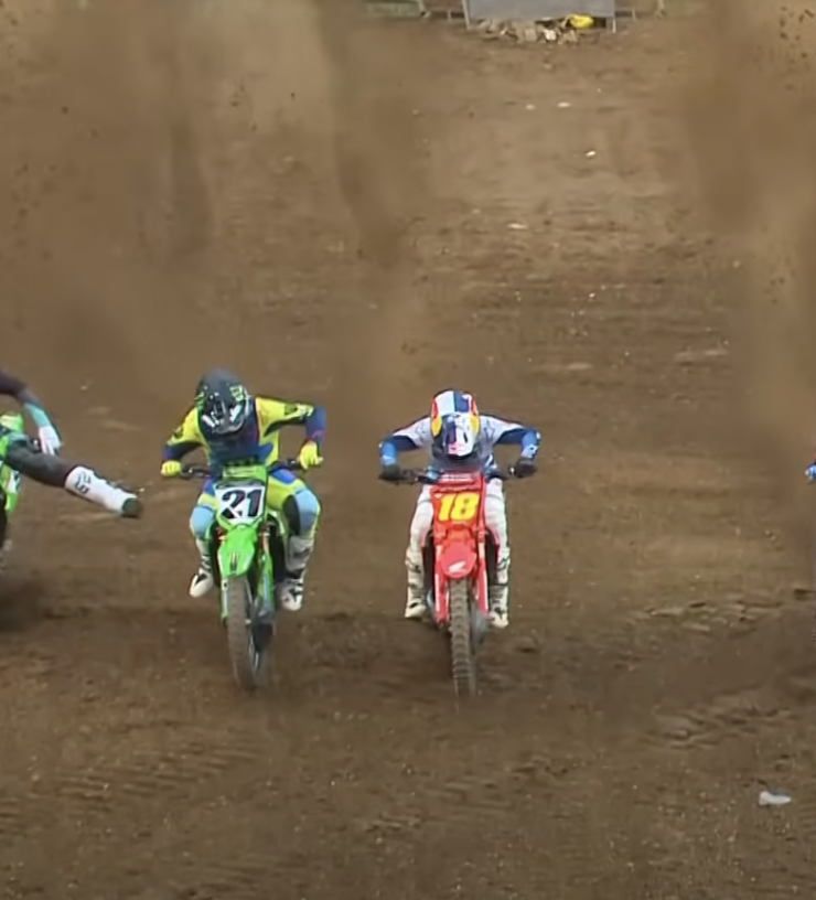 Lawrence managed to stay ahead of Anderson even after that crooked rut section, and was free to charge down to turn one.