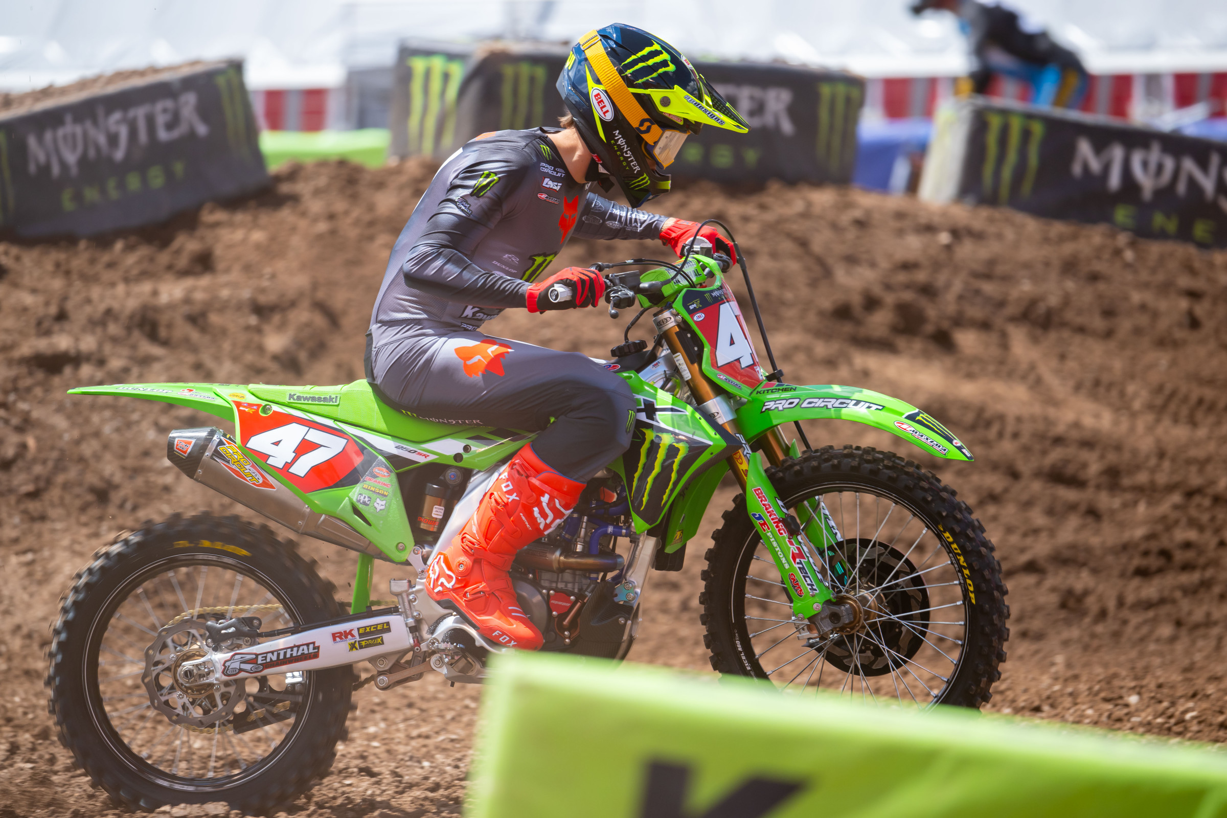 Kitchen attacking the track with red plates. Hampshire edged him slightly in the free practice.