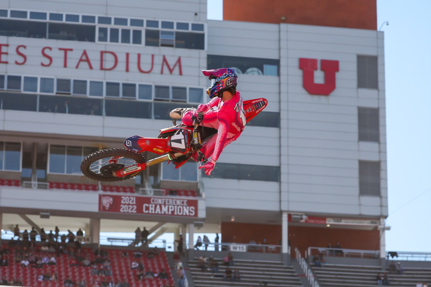 Cole Davies takes the checkered flag in the SX Futures main event.