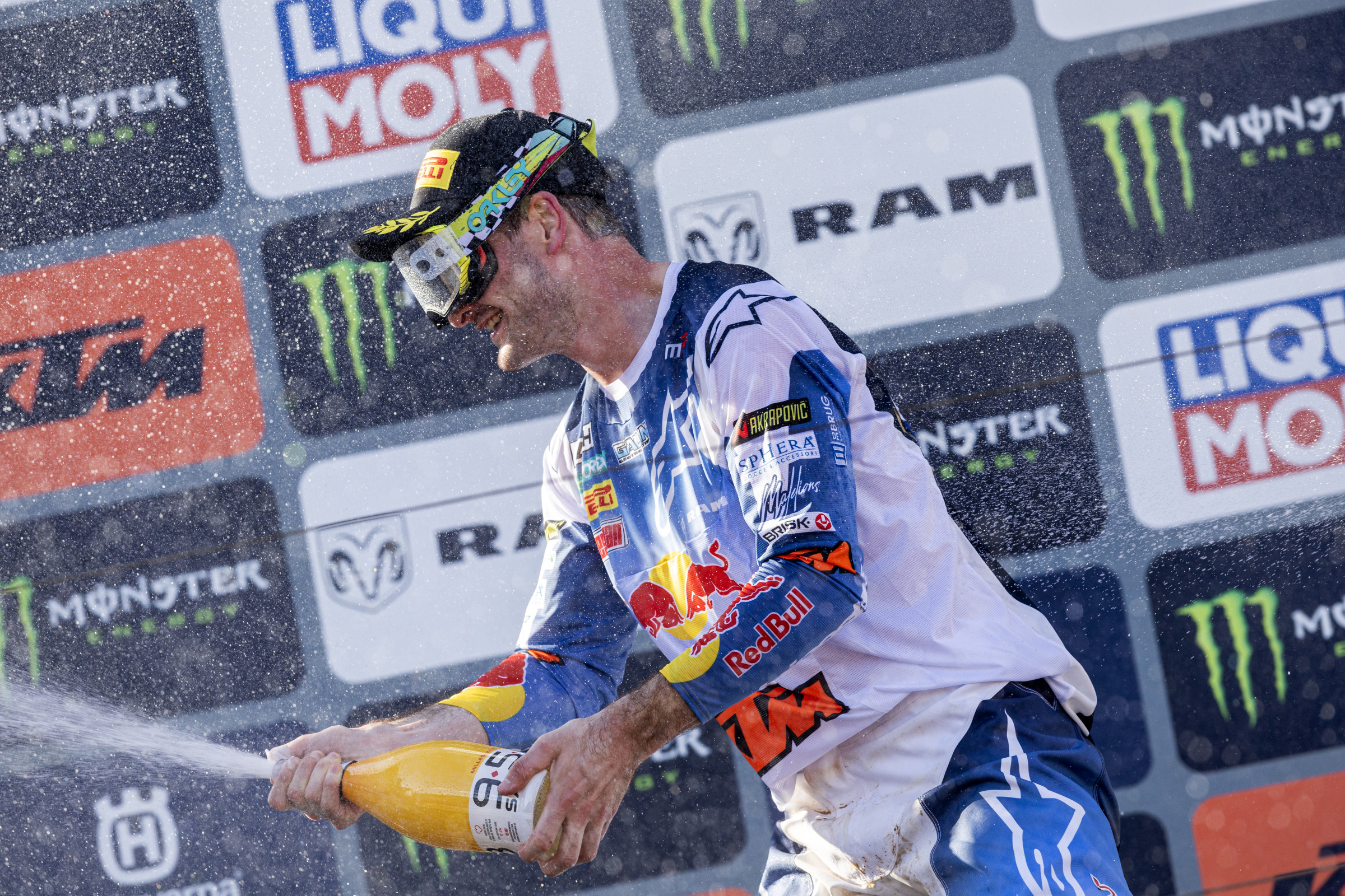 Jeffrey Herlings in the center of the podium once again.