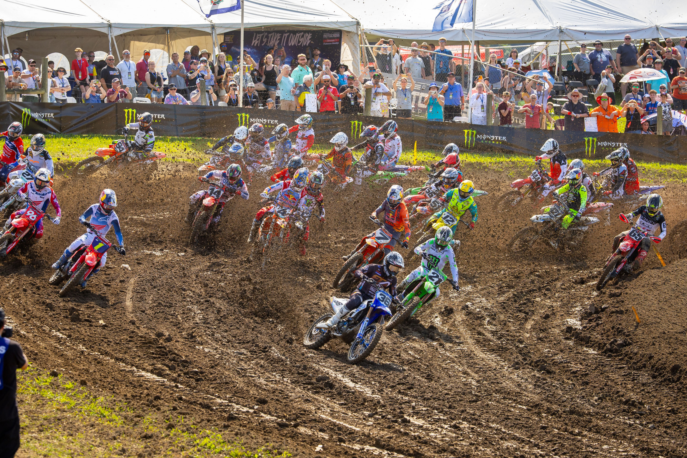 Phil listening for air horns as he leads the pack in to the first turn.