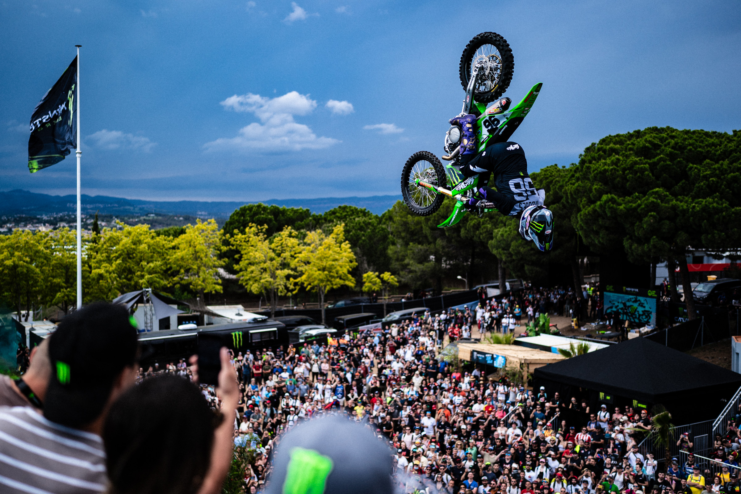 Open Mic: Axell Hodges