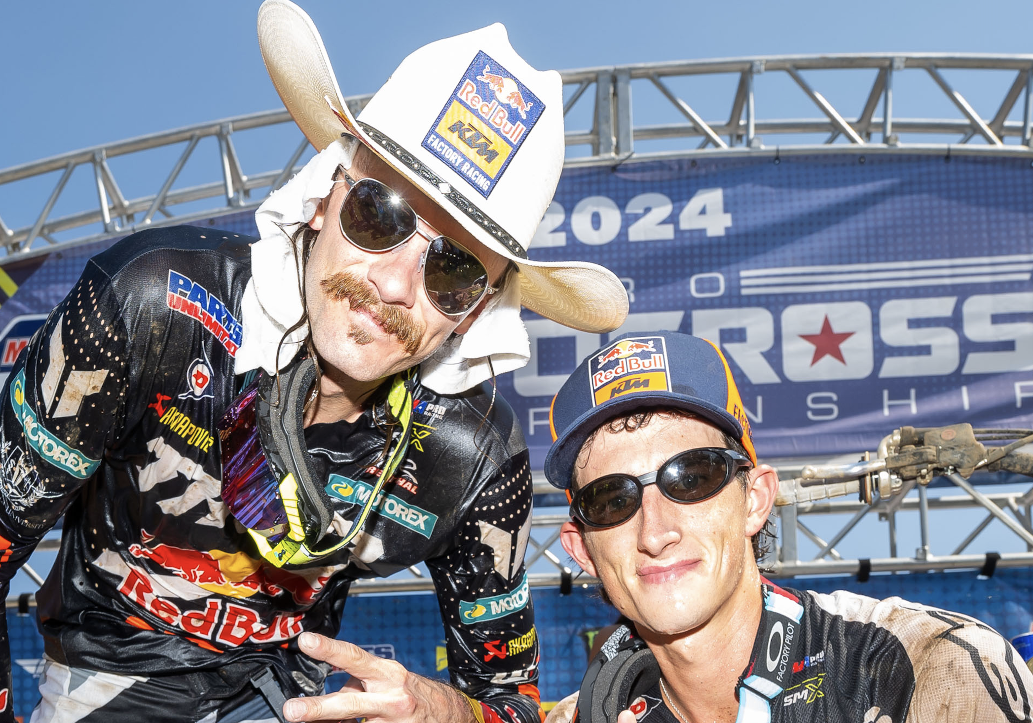 Is it just me, or do these two look like two characters from a police movie? Imagine The Other Guys but with these two, not Will Ferrell and Mark Wahlberg...