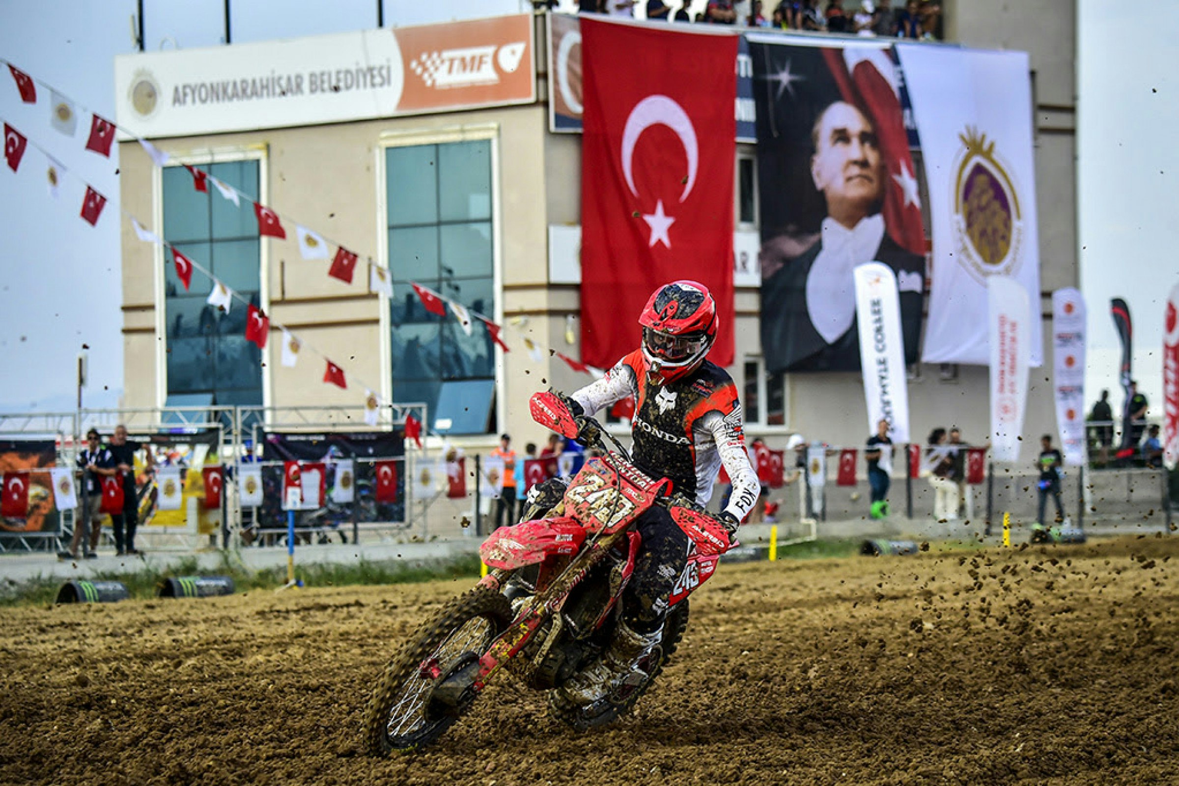 Tim Gajser (MXGP) and Liam Everts (MX2) Take MXGP of Turkiye Qualifying Race Wins