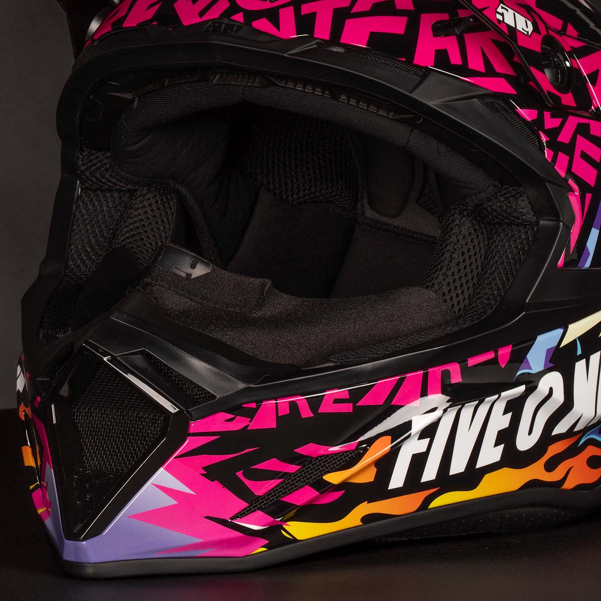 509_W25_KB43VER_Helmet.07