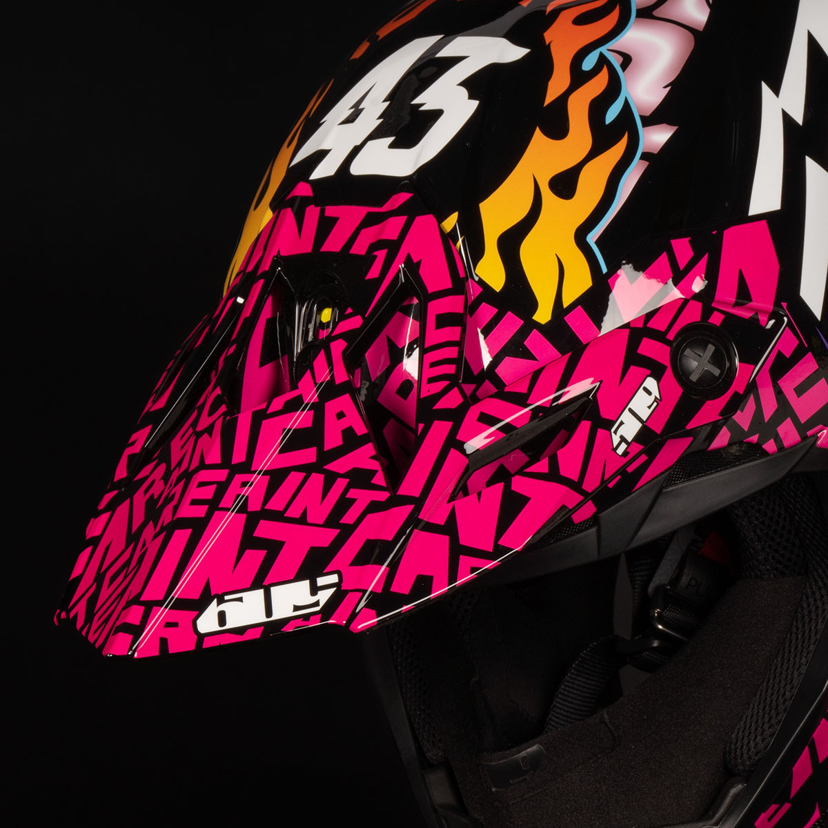 509_W25_KB43VER_Helmet.08