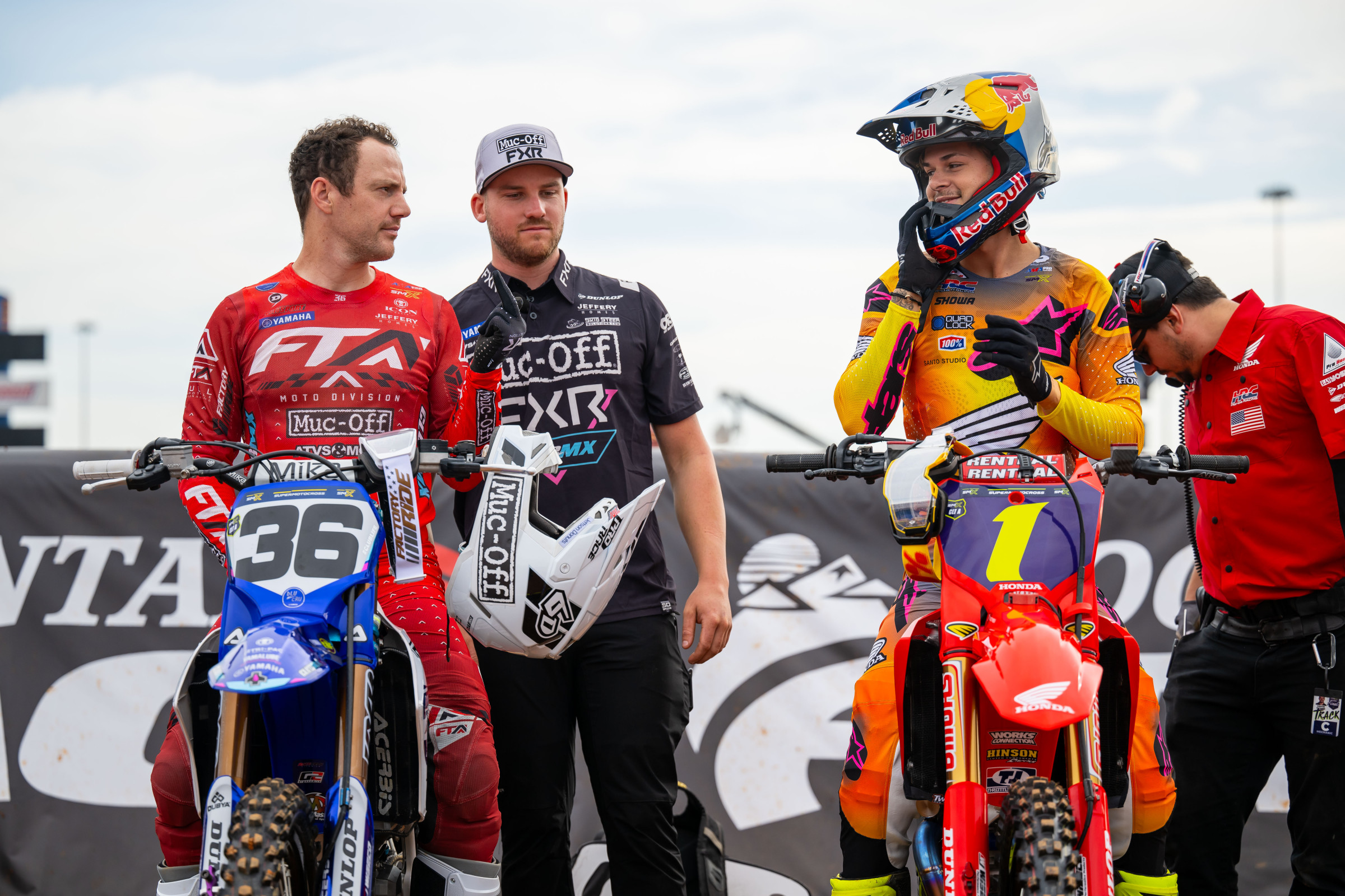 Nicoletti giving starting tips to a young up-and-comer.