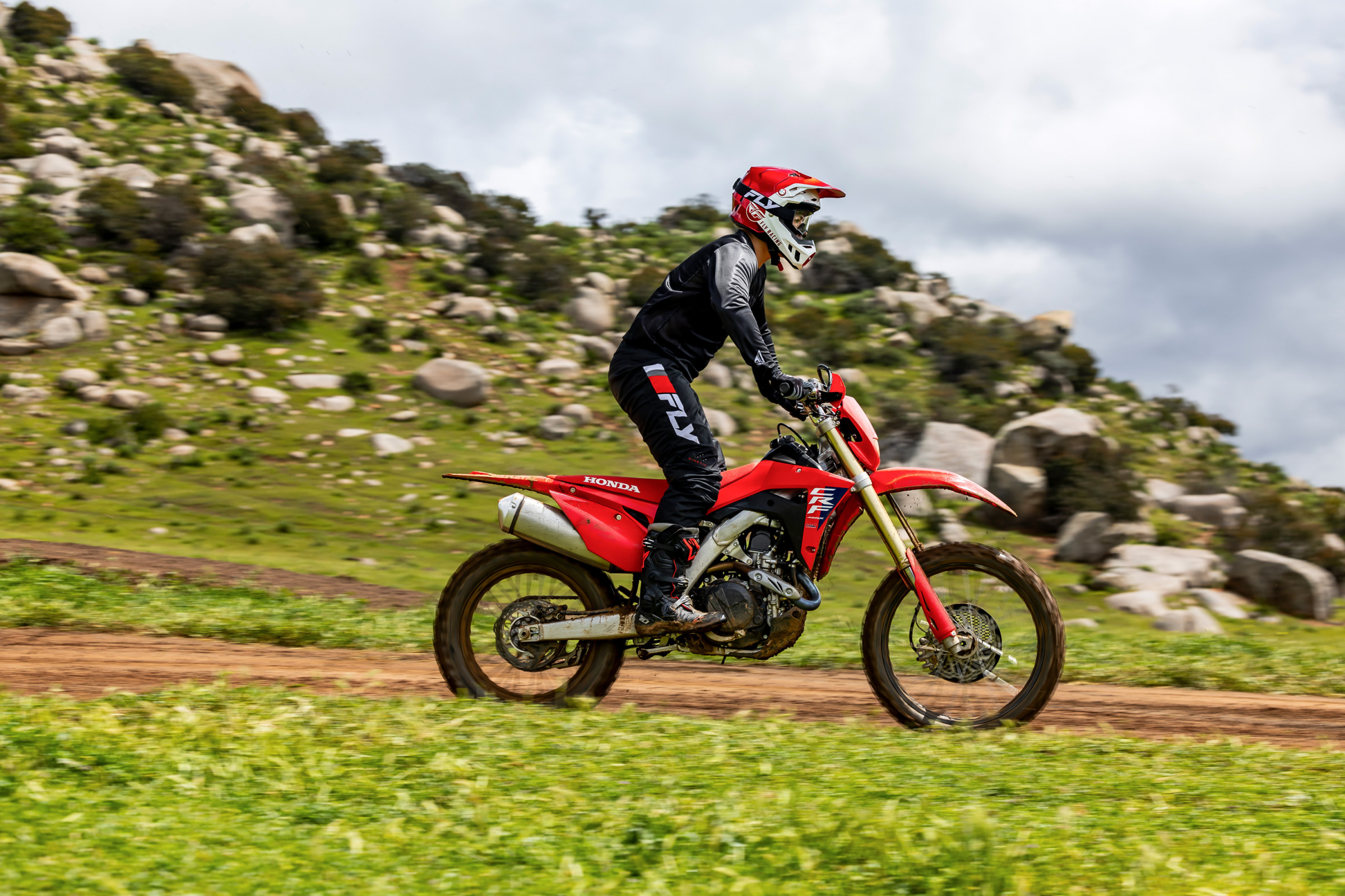 CRF450X_MY25_18732_rt_medres-2