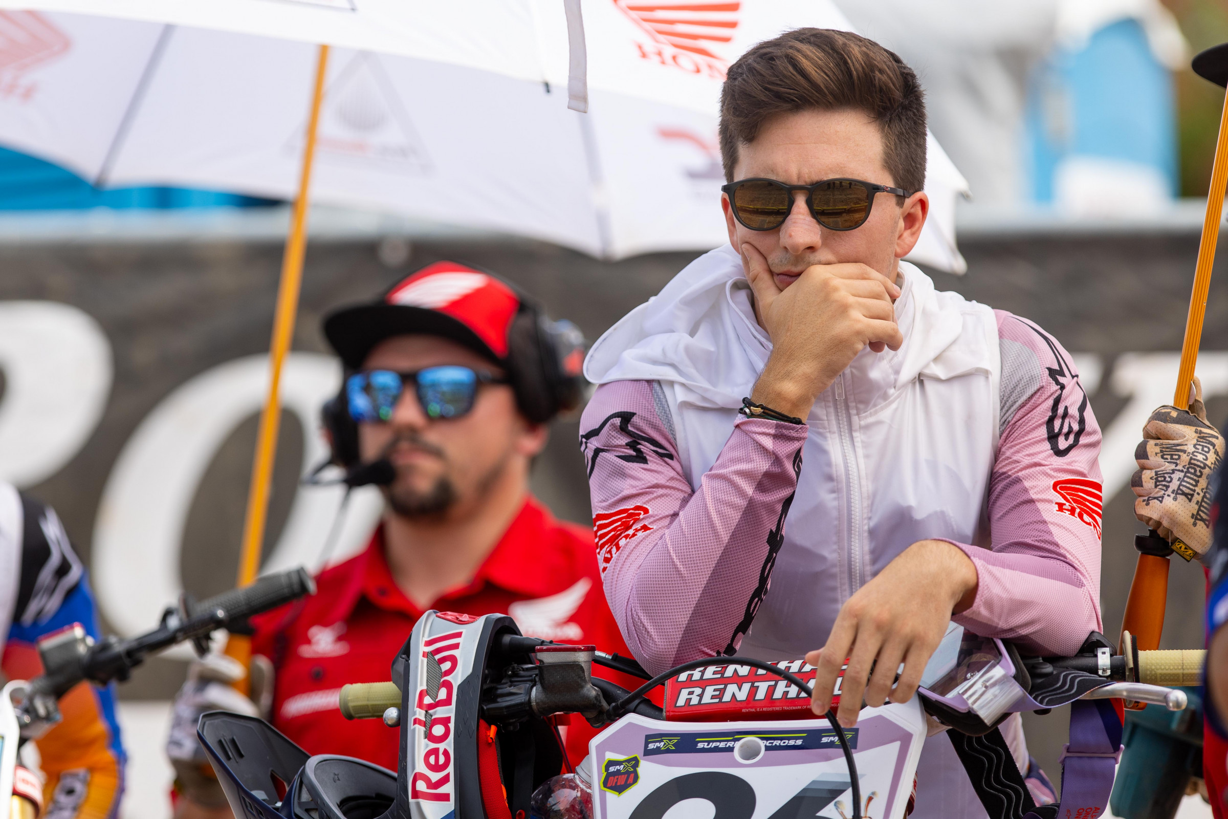 Can Hunter Lawrence fend off his brother Jett and Chase Sexton to clinch the 450 title?