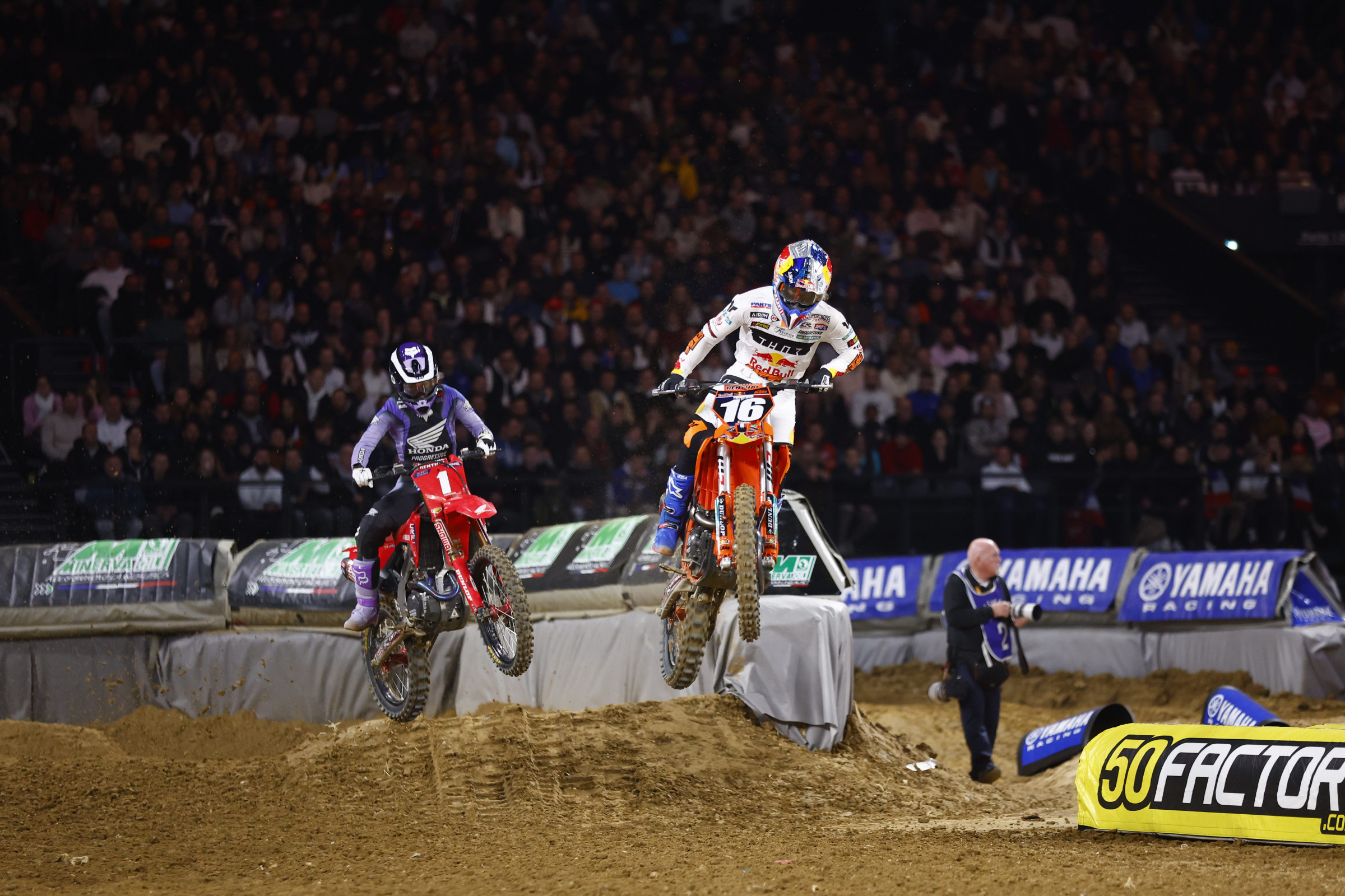 Vialle battling Shimoda.