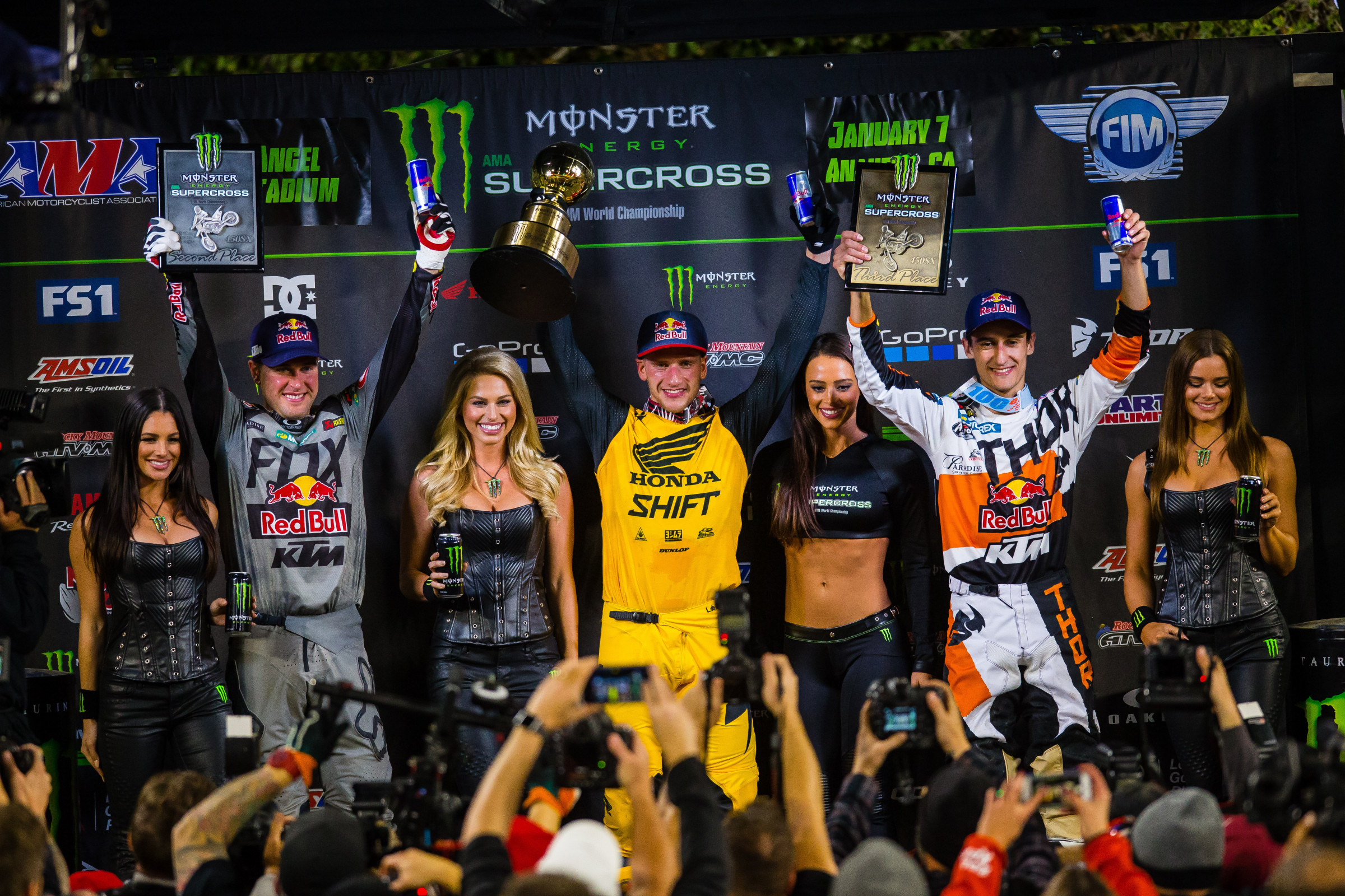 Ken Roczen holds up the trophy at the 2017 Anaheim 1 Supercross.