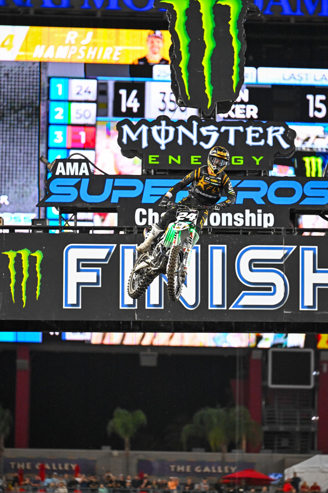 RJ Hampshire won his heat race and looked to be a threat for the 250SX main event win.