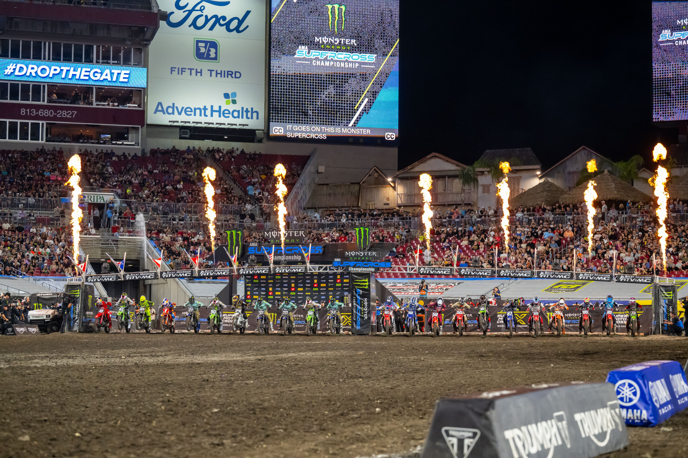 Start of the 250SX main event.