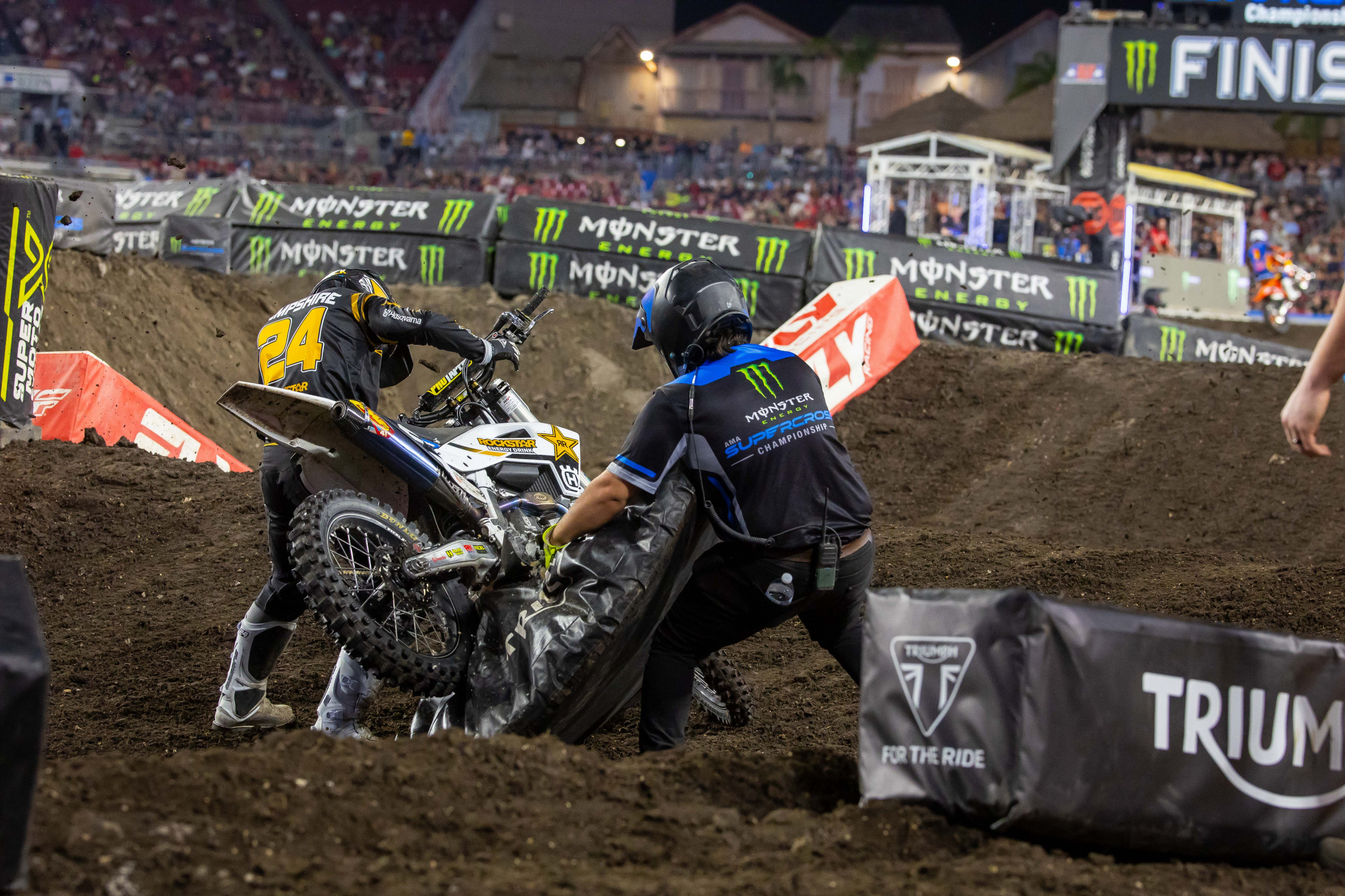 RJ Hampshire got stuck on a Tuff block for an entire lap of the main event.