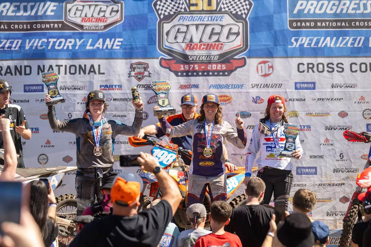 Brandy Richards (center) notched the WXC win.