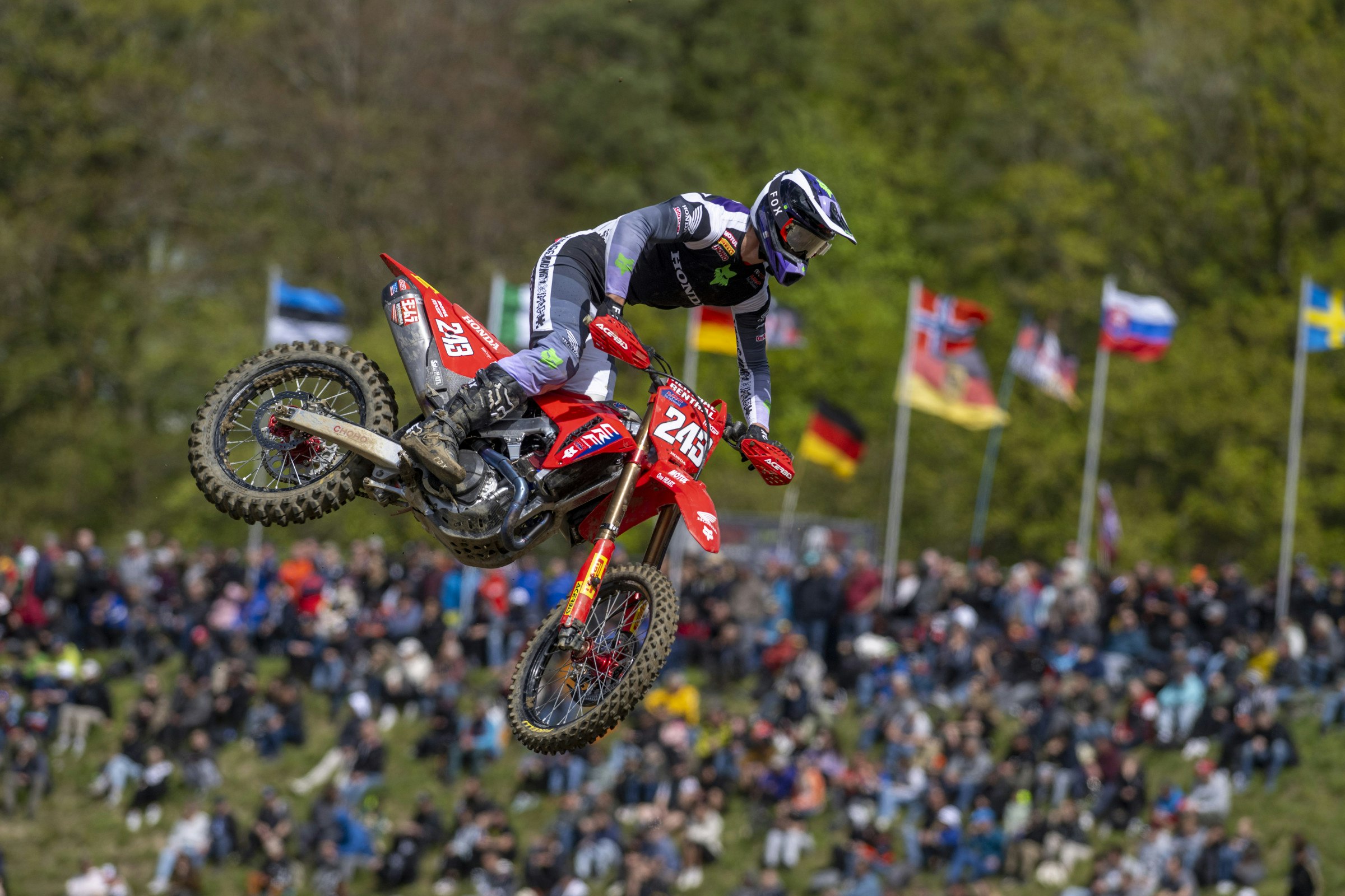 Tim Gajser Suffers Dislocated Shoulder in MXGP of Switzerland Crash