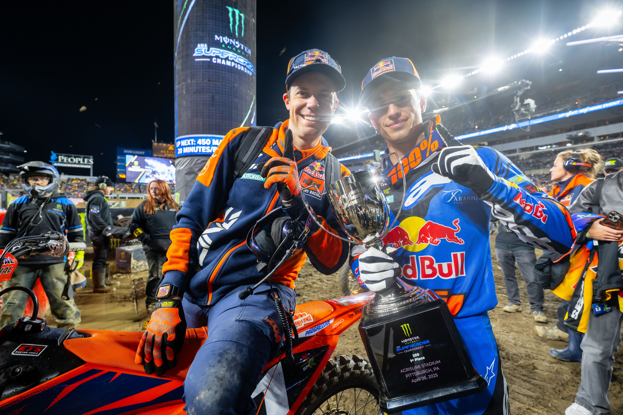 Vialle, Webb Leave Pittsburgh Supercross with Wins, Championship Lead