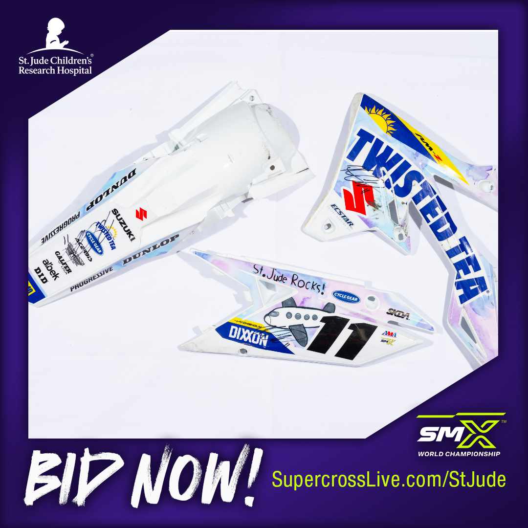 4337_ Kyle Chisholm #11 Autographed Race Ridden Right Number Plate, Left Shroud, and Rear Fender