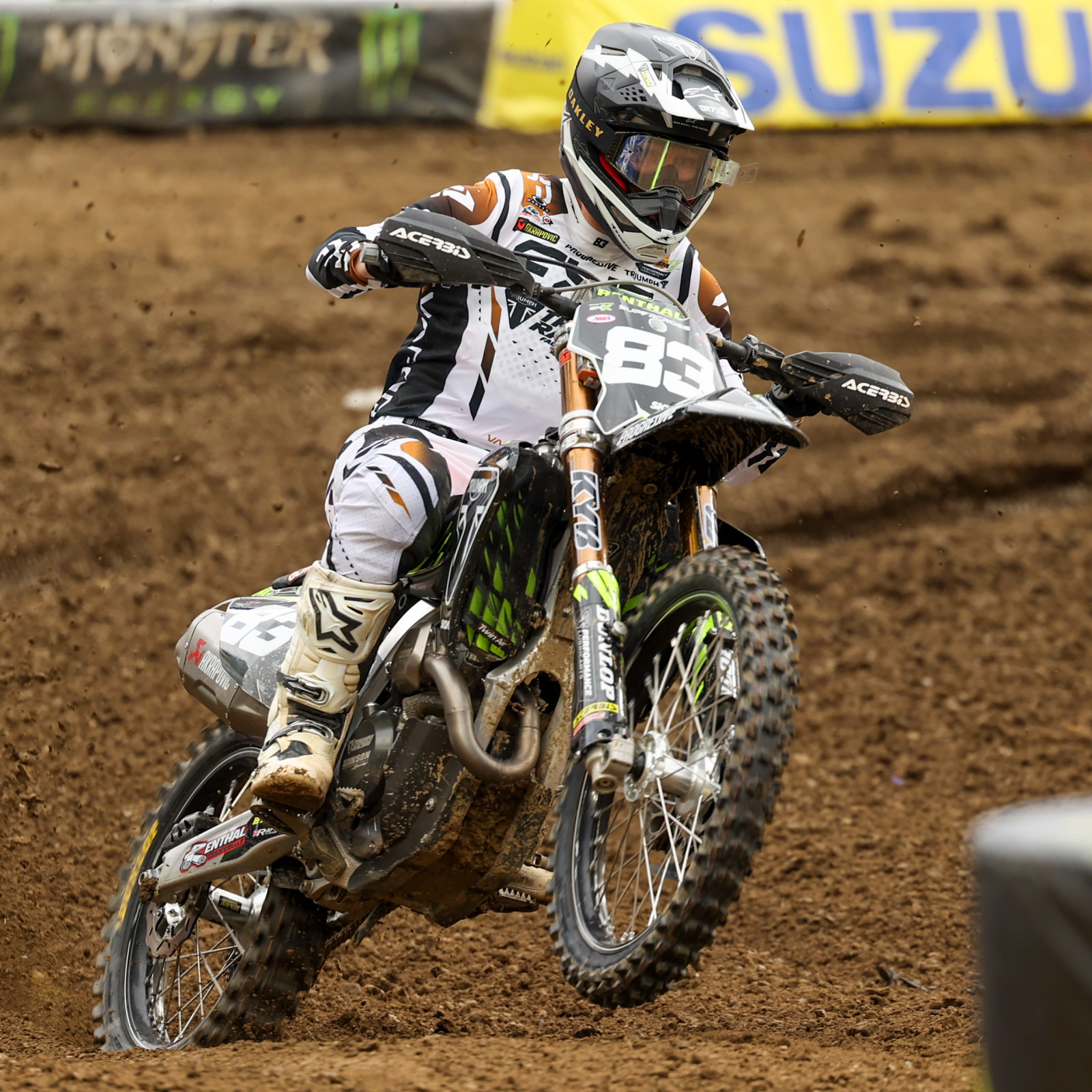 5B9A813F-0233-4E4F-958A-747789CBC122