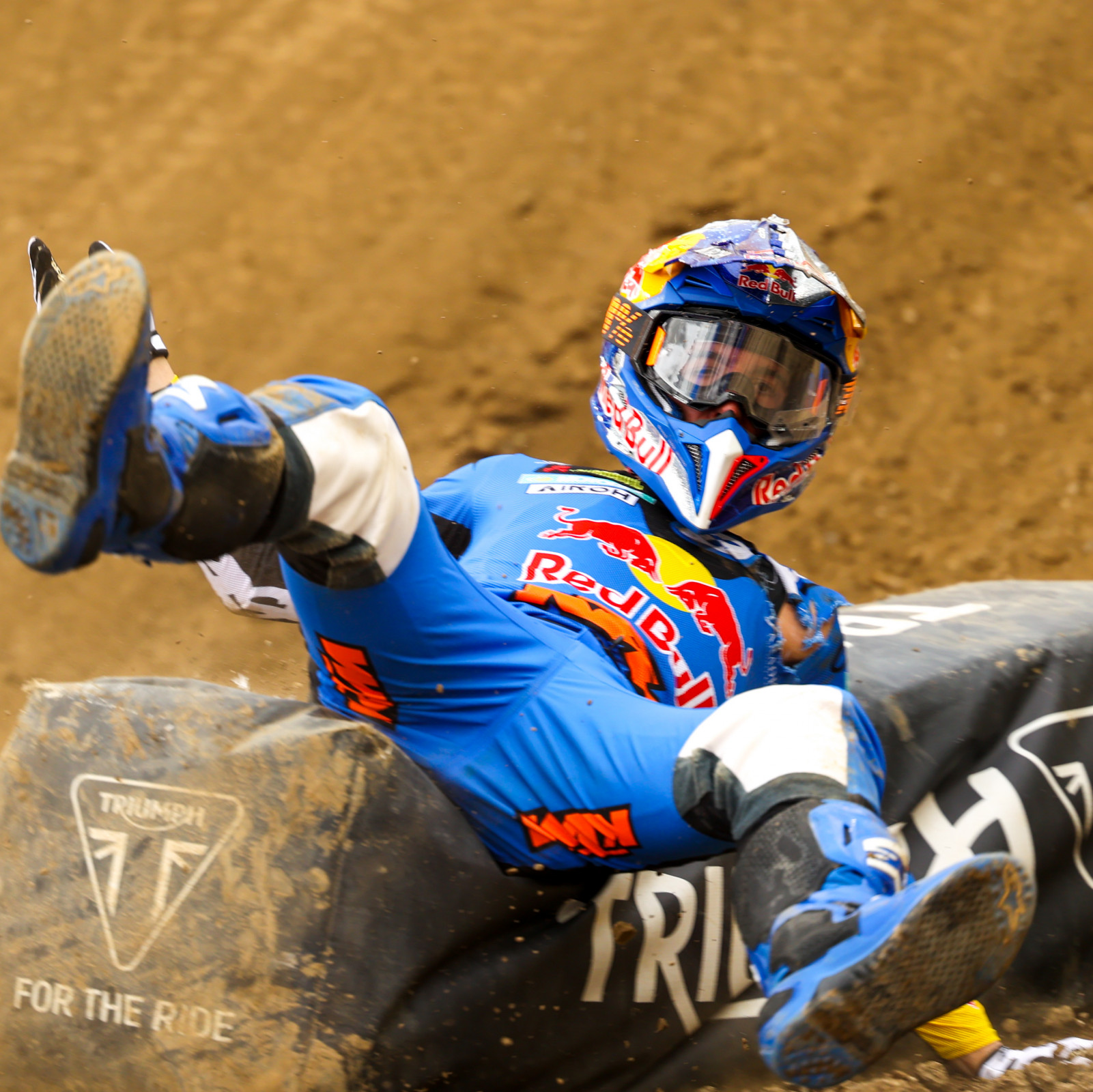 B9C63821-186D-4D86-A5E3-CDDA7476F93C