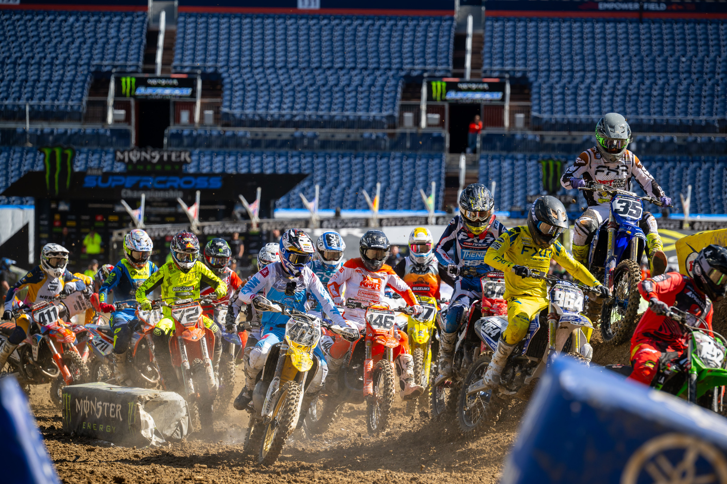 Chaos with the inverted staggered start for race two. Note Moranz (146) is pretty far up despite starting 21st. And where is Weltin (35) even going???