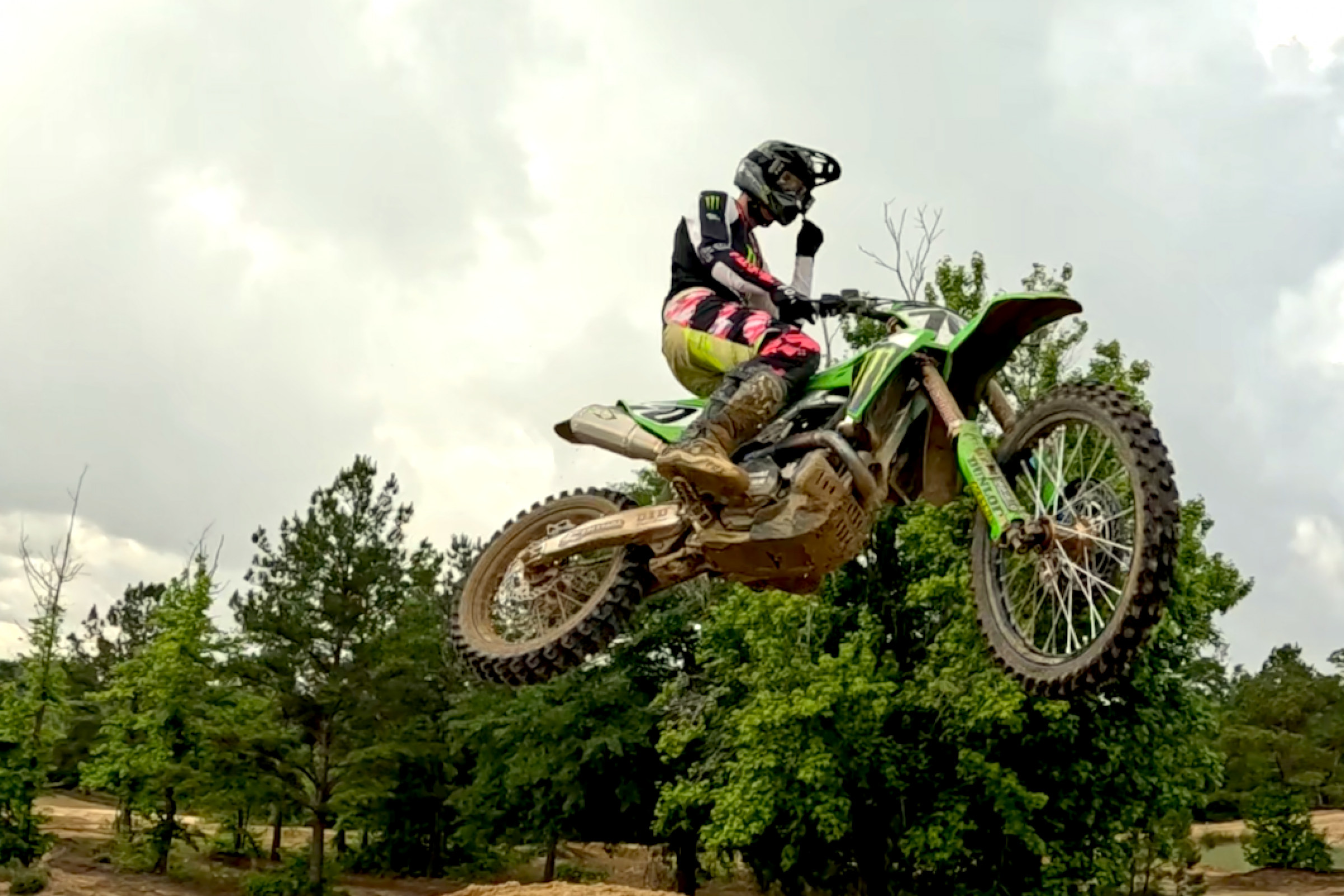 Weege Show: Jorge Prado Hammering Sand at ClubMX