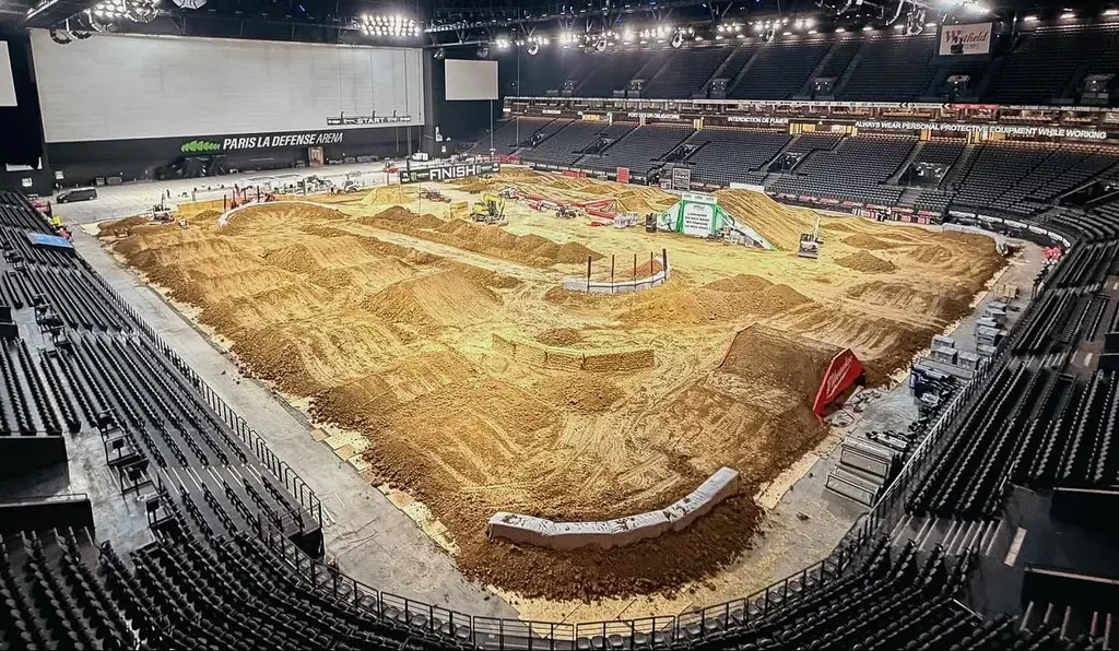 c9be644c78d9db2d06786c27faf3cb0296d393db-1210x704