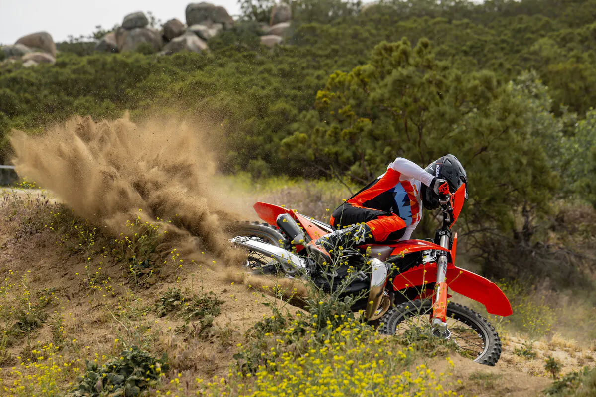 749255_2027 KTM 300 XC-Action_ACTION