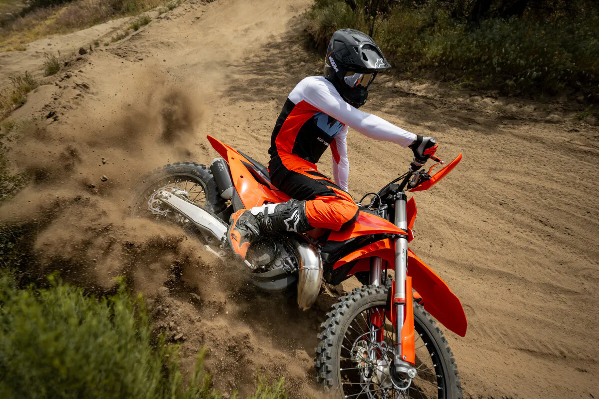 749243_2027 KTM 300 XC-Action_ACTION