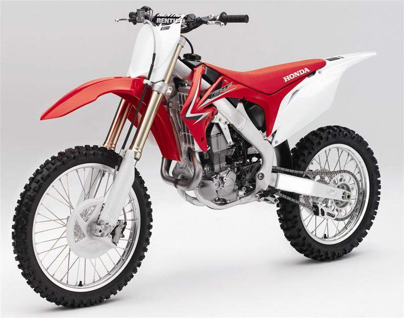 The left-front view. This better illustrates the header routing and also shows off the new CRF’s slick lines. The forks (48mm in diameter) and shock are Kayaba, not Showa, and the front axle now sits 15mm closer to the swingarm pivot, creating better tight-turning performance. Although in the past this might lead to headshake, Honda says this isn’t the case on the new CRF450R because of Honda’s HPSD (Honda Progressive Steering Damper) that debuted last year.