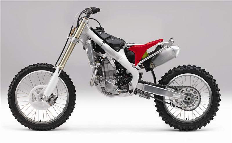 The left-side naked view. Notice the HPSD mounted to the front end. This unit works so well that there are quite a few non-Hondas in the pits at the Nationals running it. For 2009, it’s revalved to be more linear in operation.